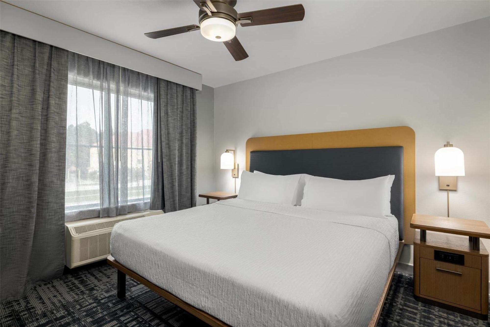 One-Bedroom King Suite Non-Smoking