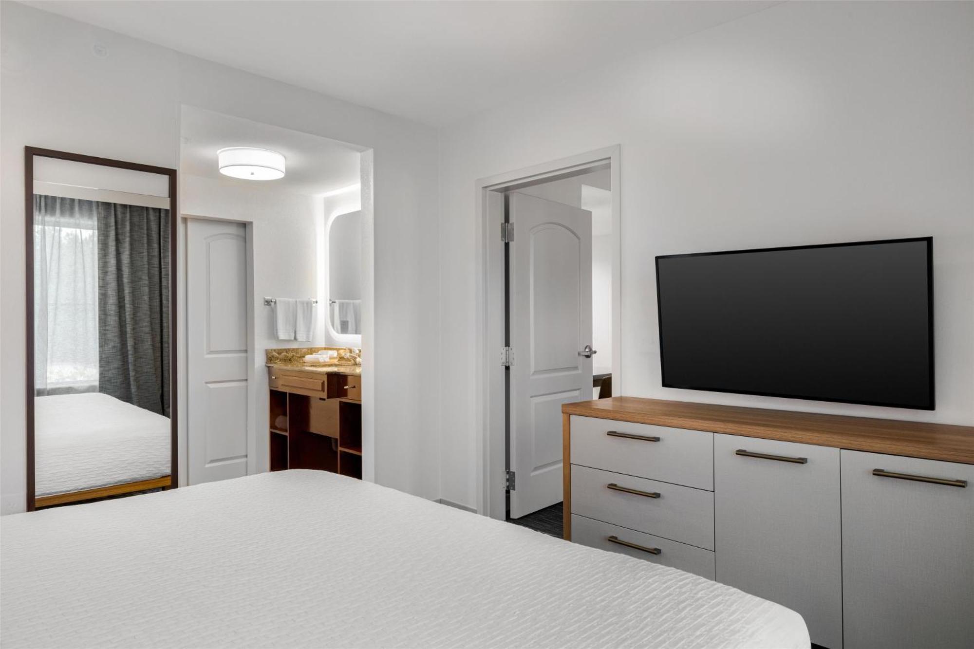 One-Bedroom King Suite - Non-Smoking,1673932916:JPEG